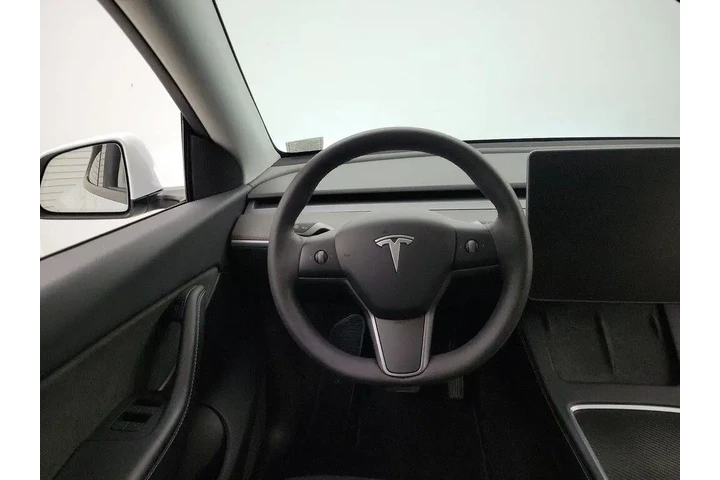$33998 : Tesla Model Y 2022 AWD Long image 10