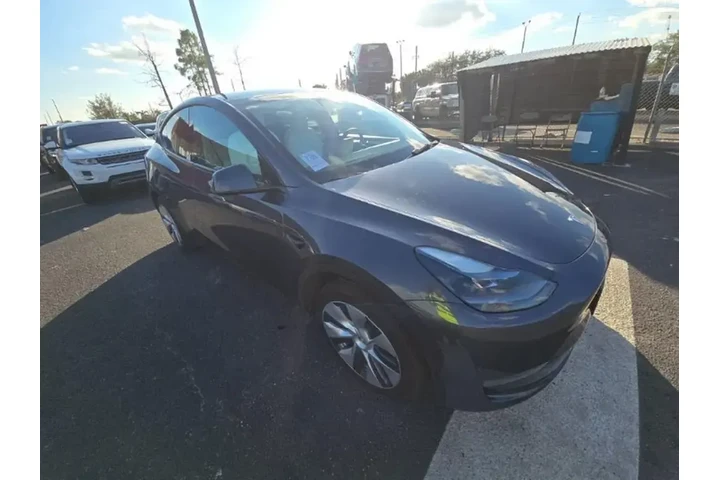 $29990 : Tesla Model Y 2023 AWD Long image 3