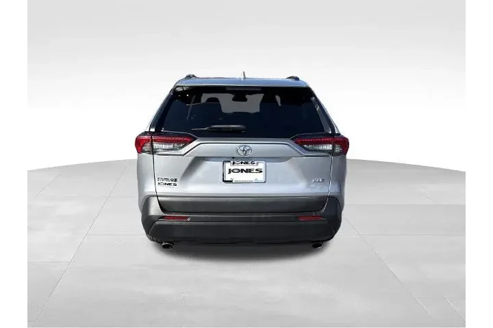 $29371 : Toyota RAV4 2021 XLE Premium image 7