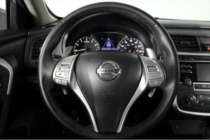 $9732 : Nissan Altima 2017 2.5 SR 4d image 9