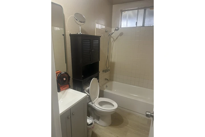 $900 : CUARTO DISPONIBLE image 1