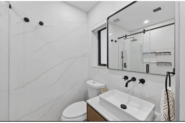 $840 : Welcome to this beautifully re image 1