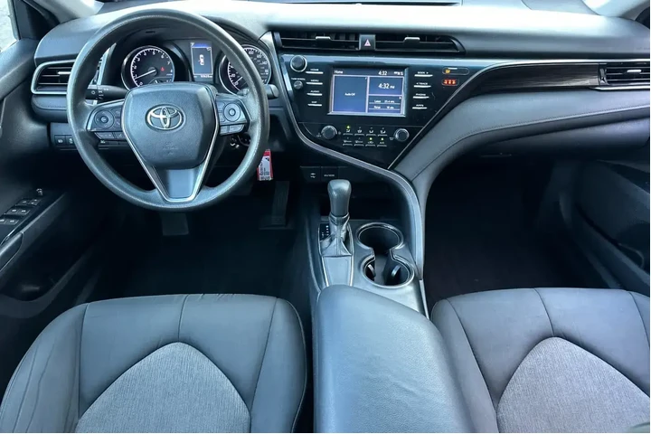 $17000 : Toyota Camry 2019 SE 4dr Sed image 3