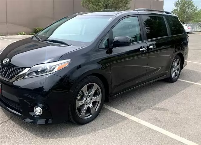 $12500 : 2017 TOYOTA SIENNA SE image 3