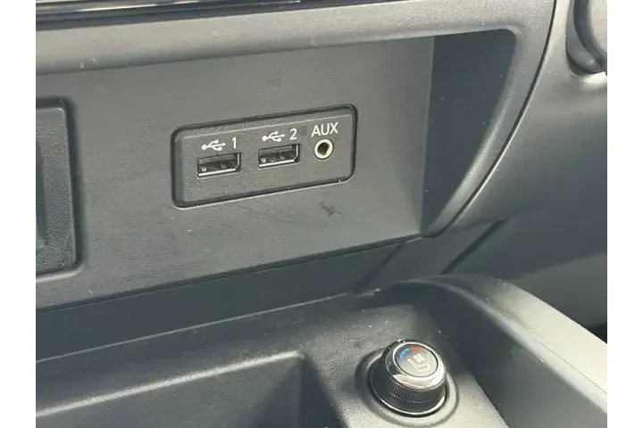 $25674 : Nissan Titan 2019 4x4 S 4dr image 8