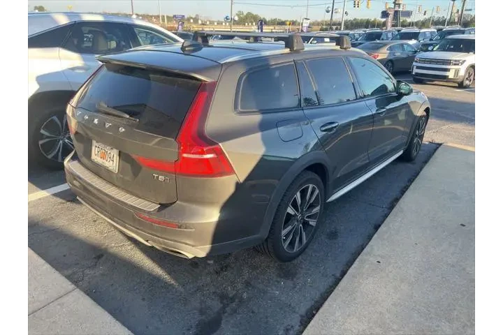 $22661 : Volvo V60 Cross Country 2021 image 5