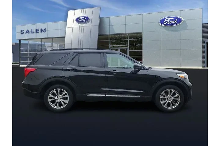 $33990 : Ford Explorer 2023 AWD XLT 4 image 2