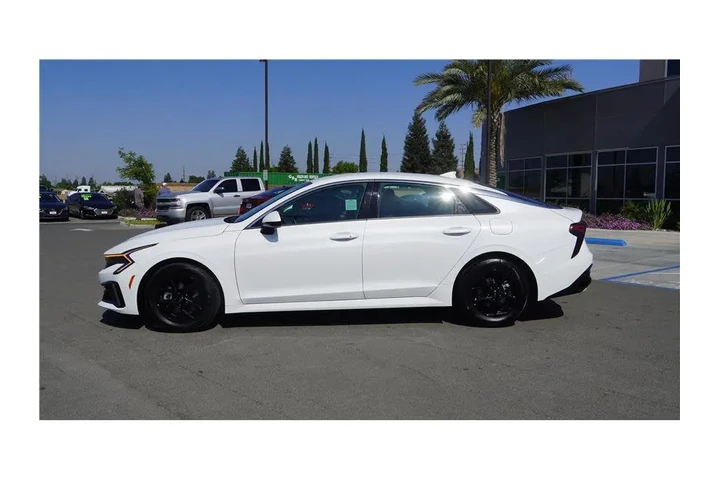 $25784 : 2025 K5 LXS image 9