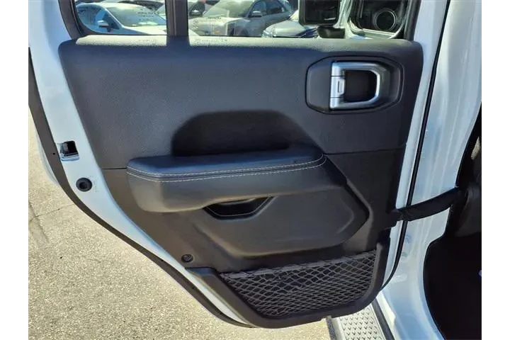 $31847 : Jeep Gladiator 2023 4x4 Over image 8