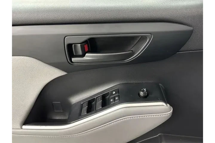 $28900 : Toyota Highlander 2022 AWD L image 5