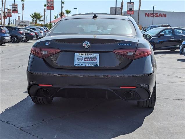 $33950 : 2023 Alfa Romeo Giulia Veloce image 4