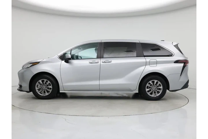 $37998 : Toyota Sienna 2023 LE 8-Pass image 3