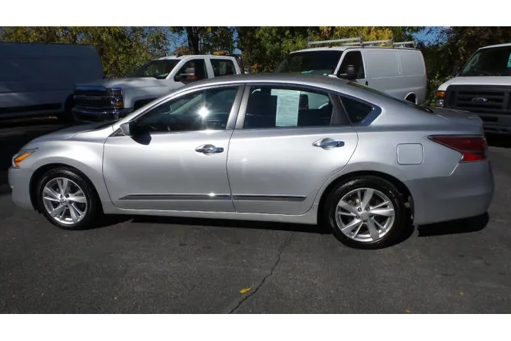 $8000 : 2014 Altima 2.5 SV image 5