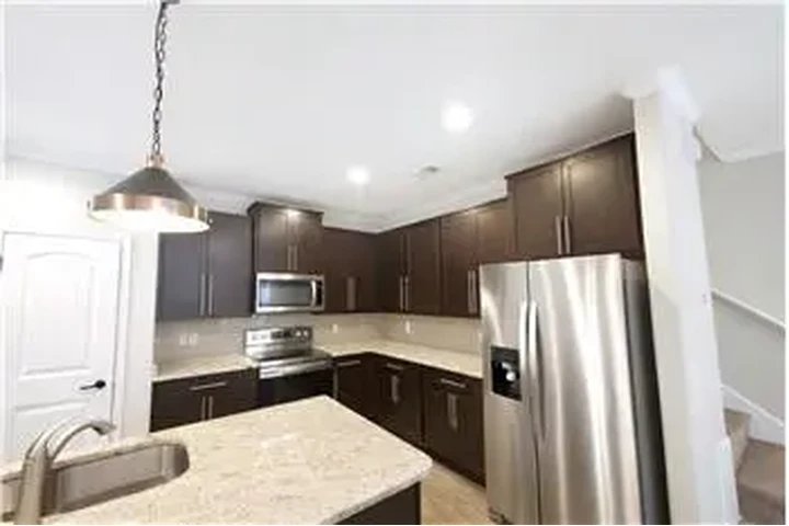 $2200 : Rental property with 3 bedro image 4