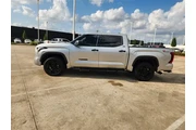 $36980 : Toyota Tundra 2023 4x4 SR5 4 thumbnail