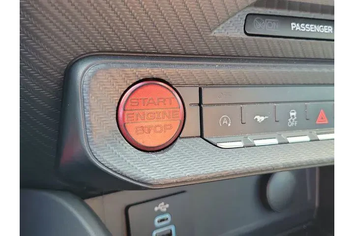 $32988 : Ford Mustang 2026 EcoBoost P image 10