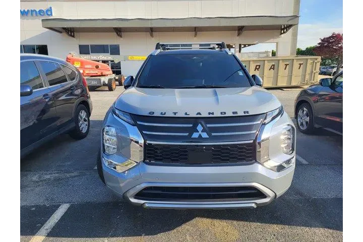 $35427 : Mitsubishi Outlander 2025 SE image 2