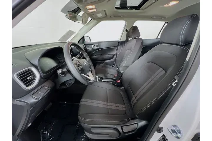 $24988 : Hyundai VENUE 2025 SEL 4dr C image 10