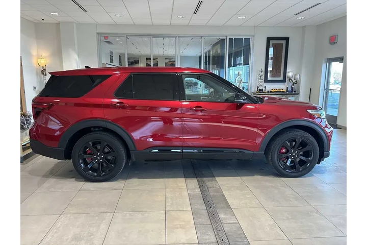 $39887 : Ford Explorer 2022 AWD ST 4d image 2