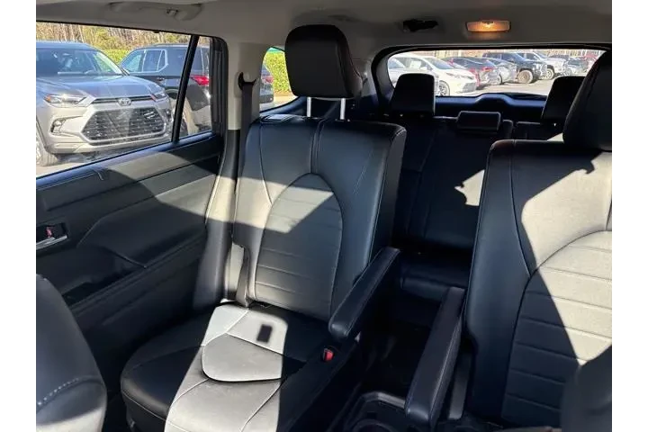 $37831 : Toyota Highlander 2024 image 8