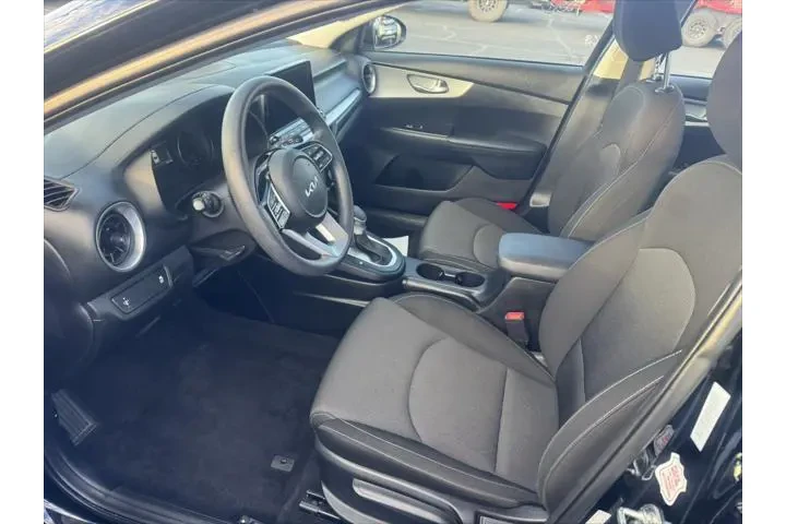 $16999 : Kia Forte 2024 LX 4dr Sedan image 8