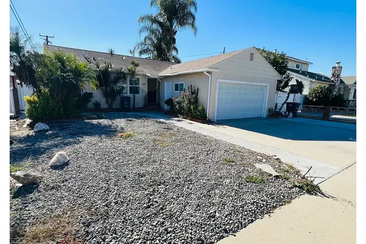 $1880 : spacious, open living home image 1