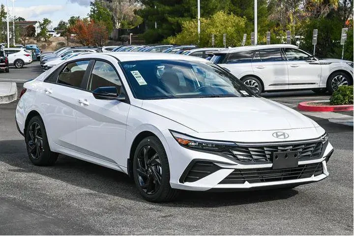 $23500 : Hyundai ELANTRA 2026 SEL Spo image 3