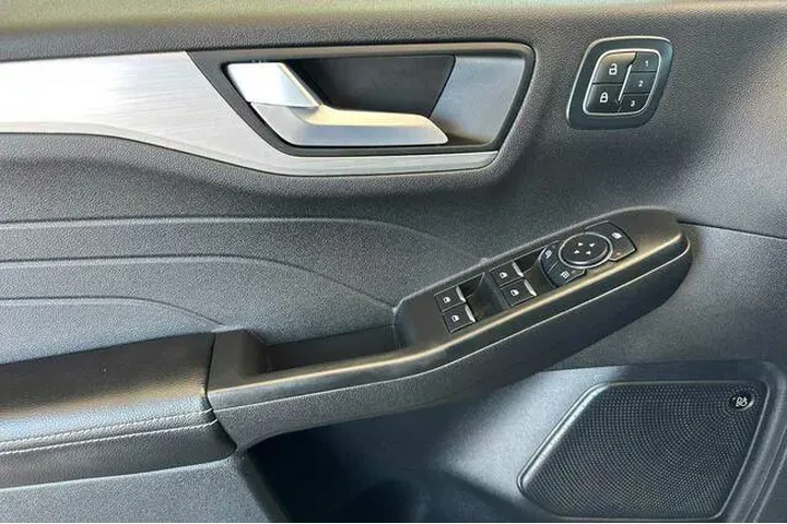 $29975 : Ford Escape Plug-In Hybrid 2 image 10