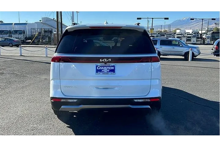 $36984 : Kia Carnival 2023 SX Prestig image 6