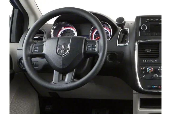 $7500 : Dodge Grand Caravan 2012 Cre image 7