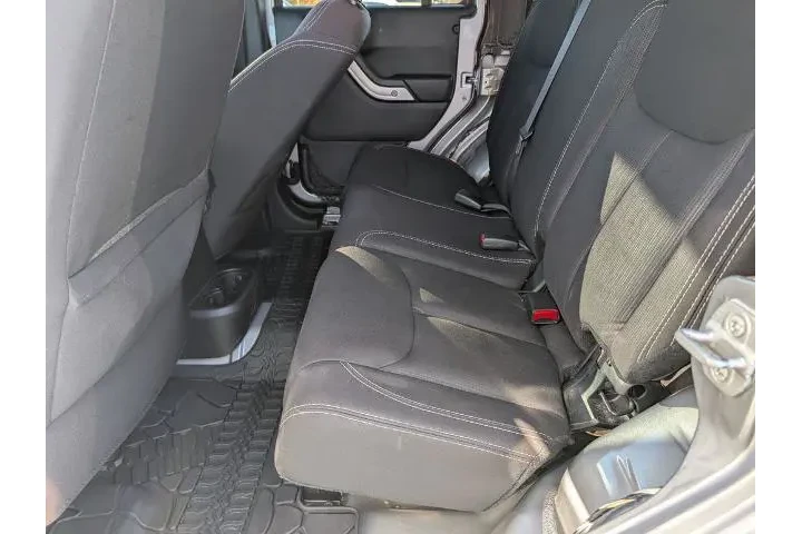 $17834 : Jeep Wrangler Unlimited 2014 image 9