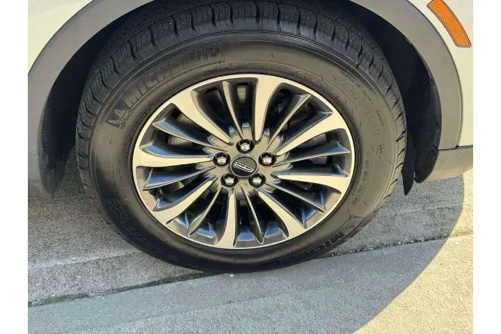 $32560 : Lincoln Nautilus 2022 AWD Re image 9