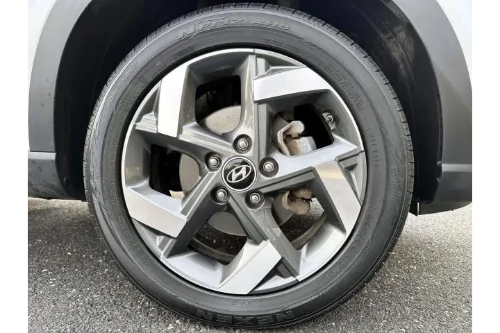 $16999 : Hyundai VENUE 2023 SEL 4dr C image 6