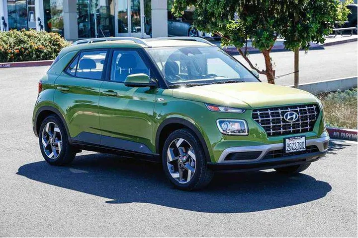 $20491 : Hyundai VENUE 2023 SEL 4dr C image 6