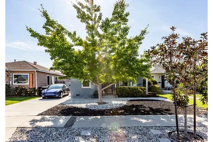 $2200 : READY NOW in ✅ Hawthorne CA✅ image 1