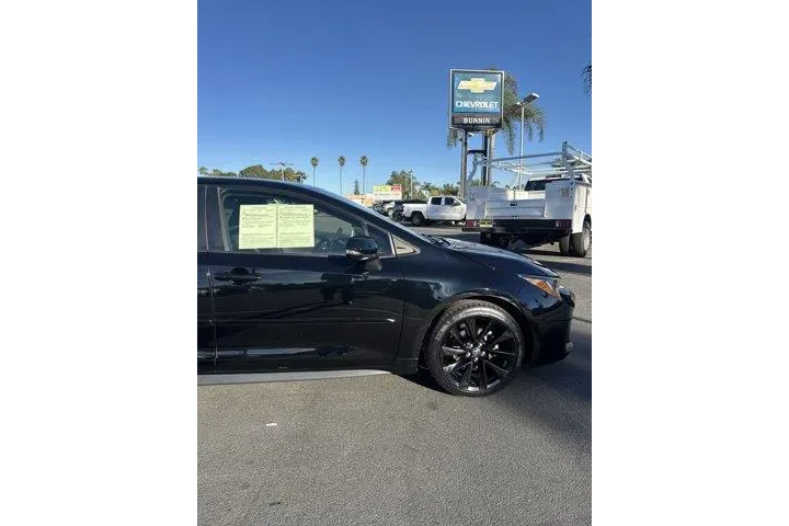 $17998 : Toyota Corolla Hatchback 202 image 9