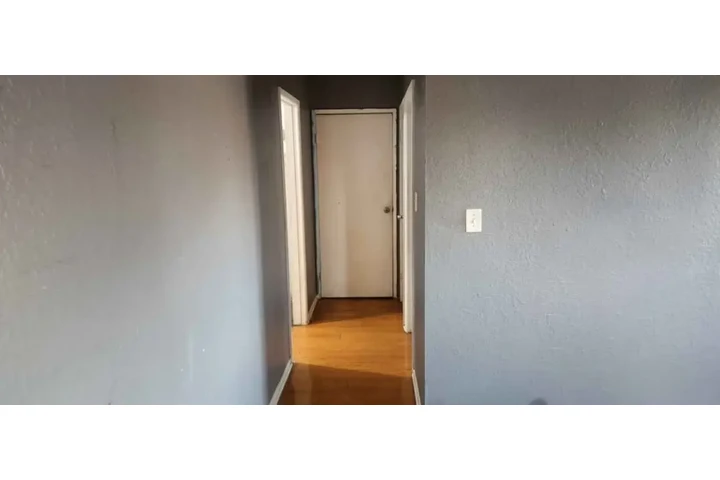 $1800 : Apartment/Cuarto Renta image 4