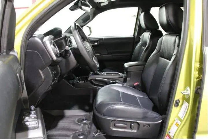 $39892 : Toyota Tacoma 2023 4x4 TRD S image 2