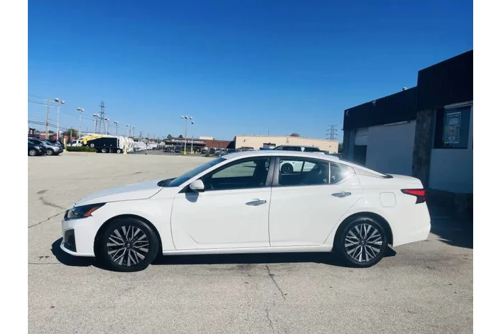 $16450 : 2023 Altima 2.5 SV image 4