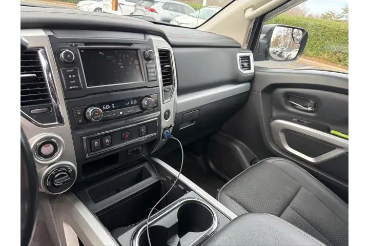 $25464 : Nissan Titan 2019 4x4 PRO-4X image 8