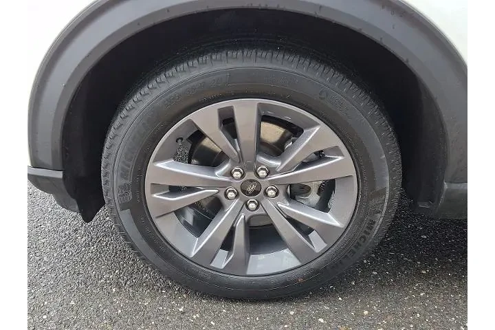 $33997 : Ford Explorer 2023 AWD XLT 4 image 10