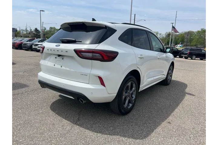 $25263 : Ford Escape 2024 AWD ST-Line image 4