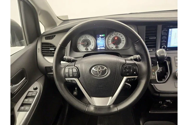 $30998 : Toyota Sienna 2019 SE 8-Pass image 10