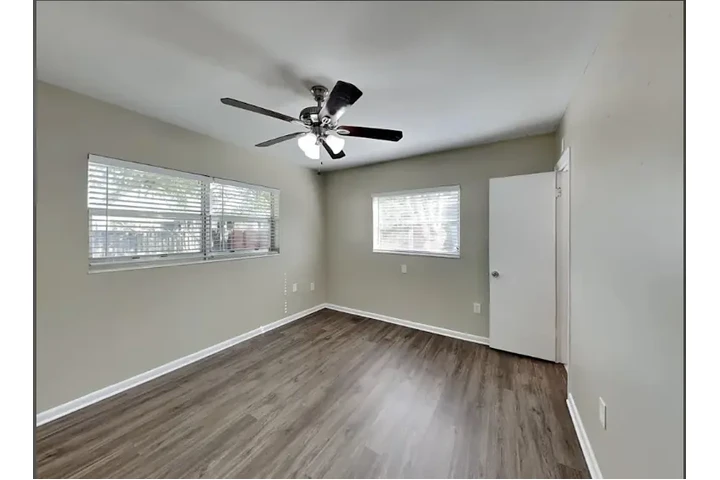 $1900 : Low income house for rent image 6