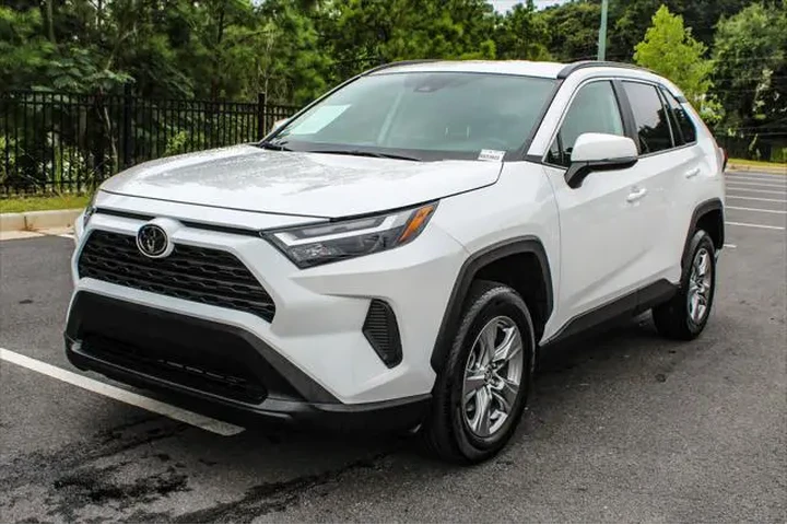 $24920 : Toyota RAV4 2024 XLE 4dr SUV image 2