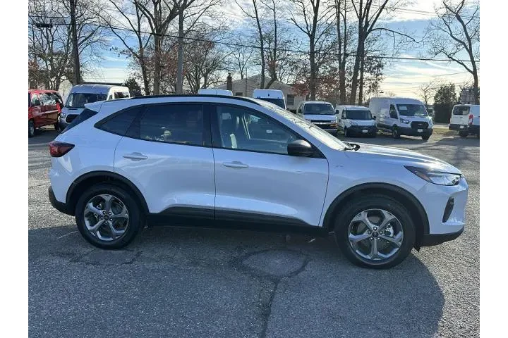 $31095 : Ford Escape 2025 AWD ST-Line image 5