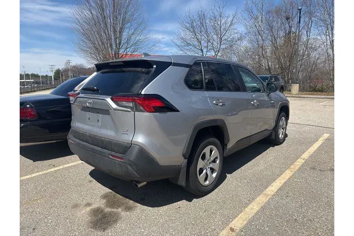 $29124 : Toyota RAV4 2023 AWD LE 4dr image 6