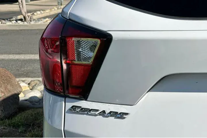 $12209 : Ford Escape 2019 S 4dr SUV image 9