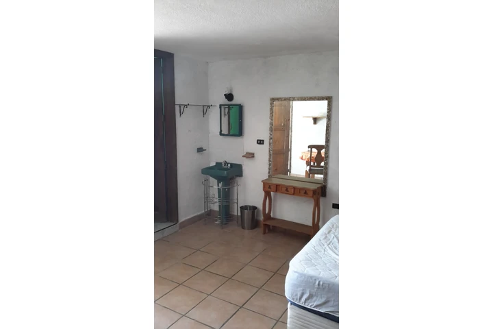$4400 : Rento cuarto independiente image 5