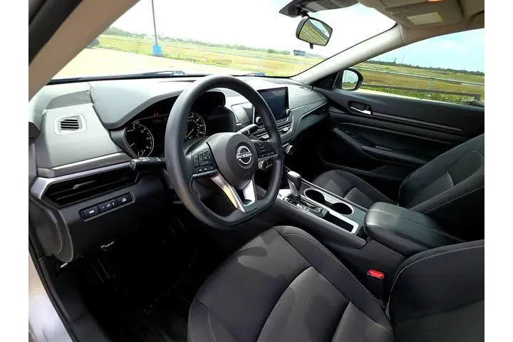 $26991 : Nissan Altima 2024 2.5 SV 4d image 10